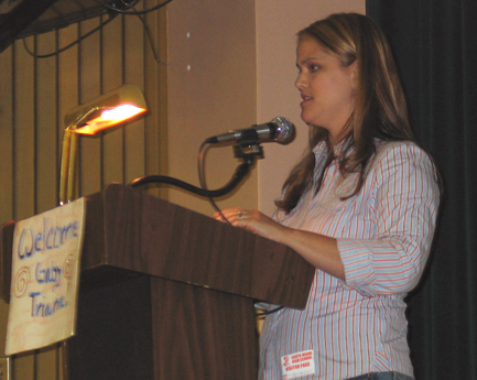 Author Gaby Triana discusses importance of reading (2007)